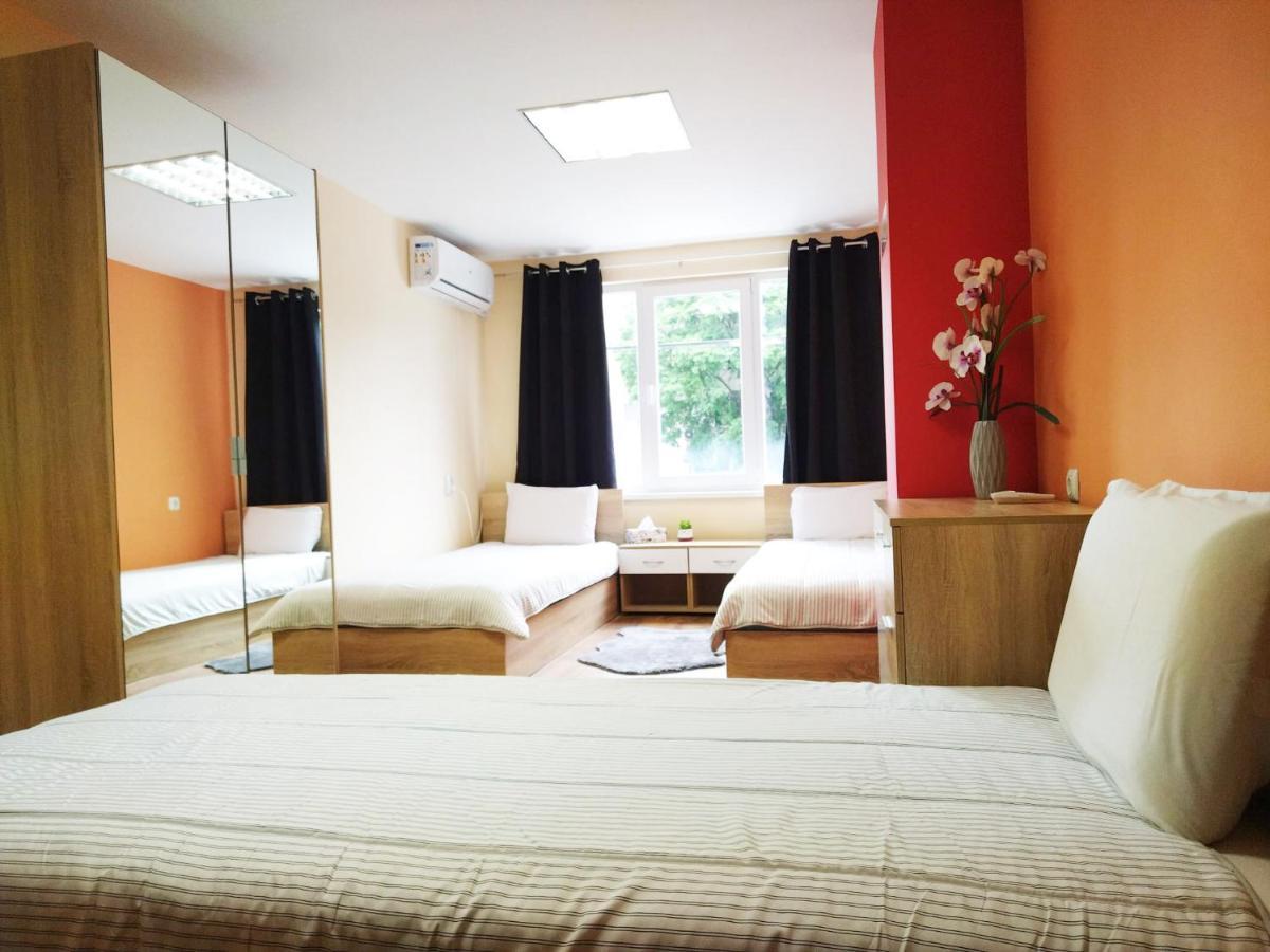 Roma Hostel Varna ภายนอก รูปภาพ