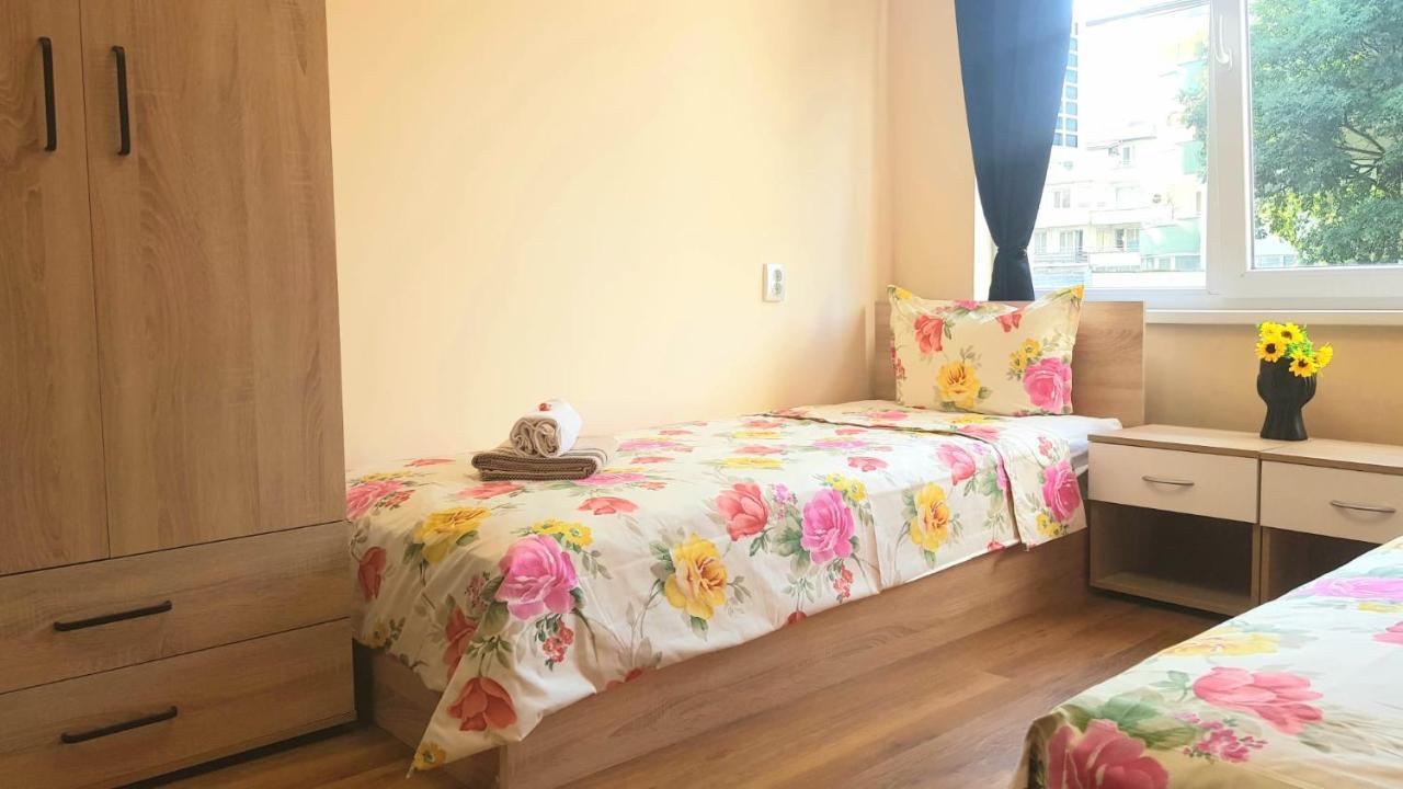 Roma Hostel Varna ภายนอก รูปภาพ
