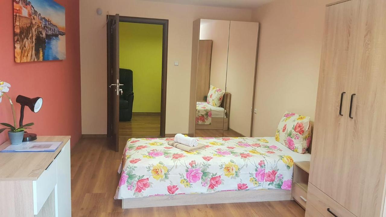 Roma Hostel Varna ภายนอก รูปภาพ