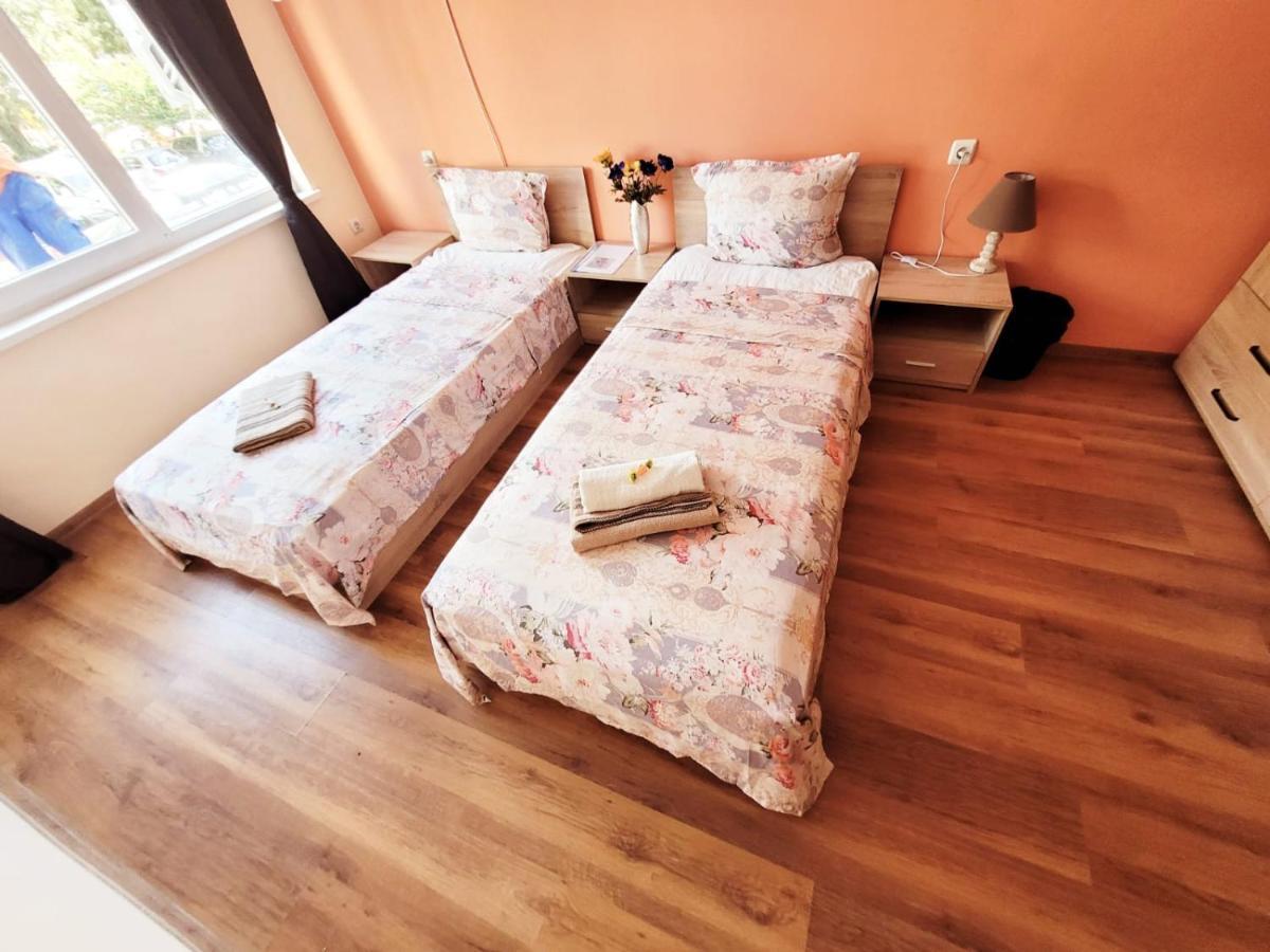 Roma Hostel Varna ภายนอก รูปภาพ